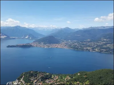 Puisqu'on parle de ça, dans quel pays ''Le lac Majeur'' est-il situé majoritairement ?