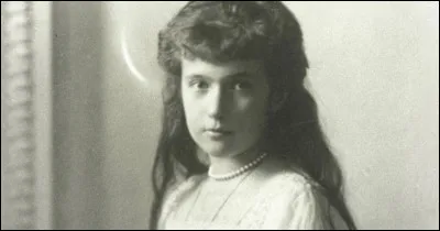 Personnalité : Comment s'appelle la dernière fille du tsar Nicolas II dont la légende disait qu'elle avait échappé au massacre de sa famille ?