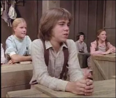 Avec qui travaille monsieur Garvey ?