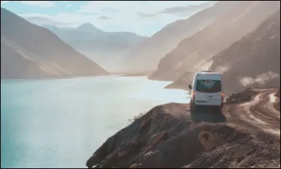 Mise en situation : durant un trajet un peu risqu&eacute; en minibus avec tes amis, le conducteur annonce que la place de devant est plus dangereuse que les autres.Quelle est ta r&eacute;action ?