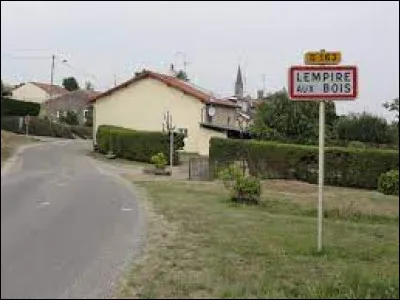 Nous sommes maintenant dans le Grand-Est, à l'entrée de Lempire-aux-Bois. Ancienne commune de l'arrondissement de Verdun, elle se situe dans le département ...