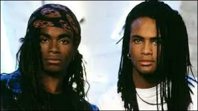 Quel groupe a chanté "Girl you know it's true" ?