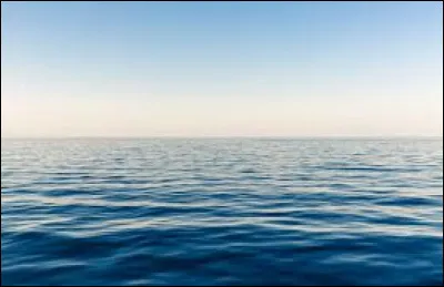 Lequel de ces bassins maritimes ne borde pas le Sahara ?