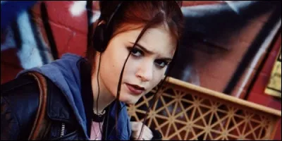 Dans "Caitlin Montana", la jeune délinquante va régler ses problèmes en entrant dans :