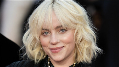 C'est elle qui chante...