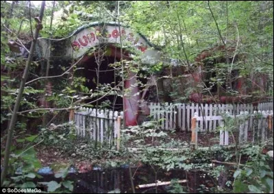 Le parc d'attractions Dunblobbin à Crinkley Bottom en Angleterre a été rénové pour être transformé en hôtel, puis, ensuite, a été abandonné. Il y a une rumeur qui dit que le site est hanté. Des chasseurs de fantômes y viennent souvent espérant attraper quelque chose. Vrai ou faux ?