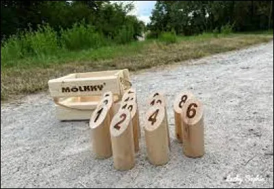 De quel pays nordique est originaire le jeu d'adresse appelé mölkky ?