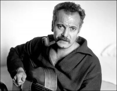 Dans la chanson de Brassens, comment est le vent en premier dans sa chanson "Le Vent" ?