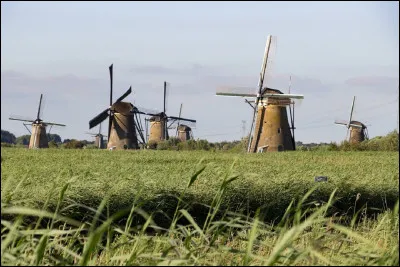 Quel pays compte plus de mille moulins à vent ?