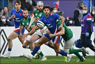 Quel num&eacute;ro de maillot porte l'arri&egrave;re d'une &eacute;quipe de rugby &agrave; XV ?