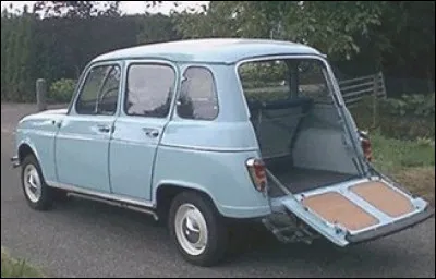 Cette automobile française bien connue a une particularité : un hayon qui se déplie vers le bas. Quelle est cette version assez rare ?