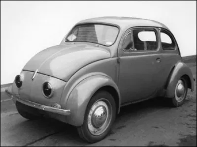 Voici la photo, qui est assez rare, du prototype d'un célèbre véhicule. Lequel est-ce ?