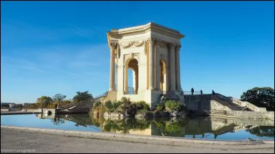 Dans quelle ville se situe la promenade du Peyrou ?