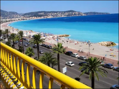Dans quelle ville pourrez-vous vous balader sur la promenade des Anglais ?