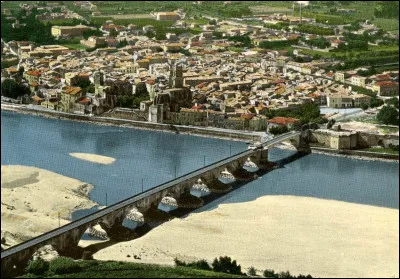 Qu'est-ce qui a défrayé la chronique à Pont-Saint-Esprit en 1951 ?