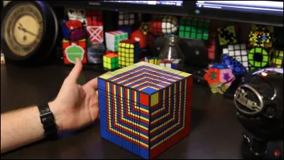 Lequel de ces Rubik's Cube n'existe pas ?