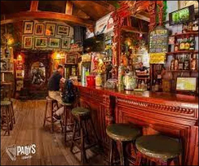 "Comment avez-vous su pour le pub ?" Qui prononce ces paroles ?