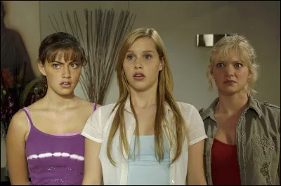 Avec qui Emma va-t-elle aller au bal dans la saison 1 ?