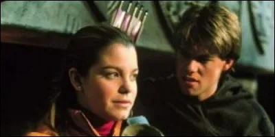 Comment la jeune Robyn Hood se retrouve projeter dans à l'époque médiévale dans "Retour à Sherwood" ?