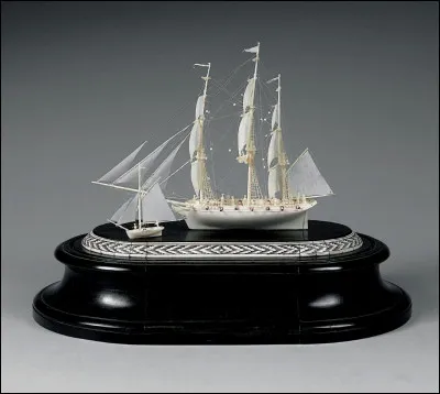 Dieppe fut durant de nombreux siècles un important port de commerce, connecté aux Amériques mais aussi à l'Afrique et à l'Asie. Un artisanat particulier se développa dans la cité, aujourd'hui pratiquement disparu.