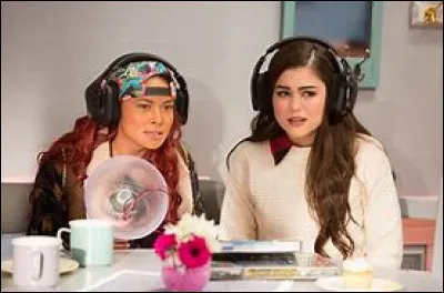 Quelle est la premi&egrave;re mission de Camryn, Adrienne et Bryden ?