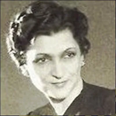 Quel accessoire de mode Caroline Reboux a-t-elle popularis&eacute; dans les ann&eacute;es 1920 ?