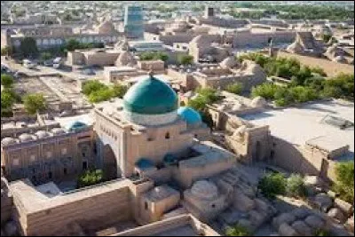 L'Ouzbékistan est un pays d'Asie centrale de plus de 31 millions d'habitants. Quelle est sa capitale ?