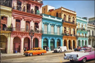 Politique : Que peut-on trouver dans la ville cubaine de Guantánamo ?