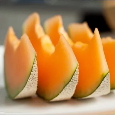 Combien de glucides y a-t-il dans 100 grammes de melon ?