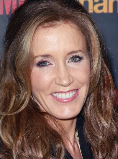 Comment lactrice qui joue Lynette sappelle-t-elle ?