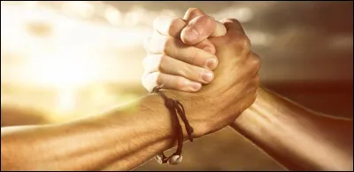 Quel chanteur a sorti l'album "Promesse" en 2017, dont sont extraits les titres "Les gens qu'on aime" et "Chez nous", en duo avec Soprano ?