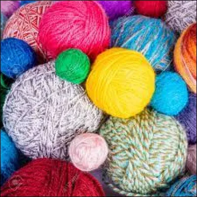 Ses passe-temps sont de manger de la pâtée et de jouer avec des pelotes de laine ! Également, il aime bien dormir tranquillement et mener une vie de...