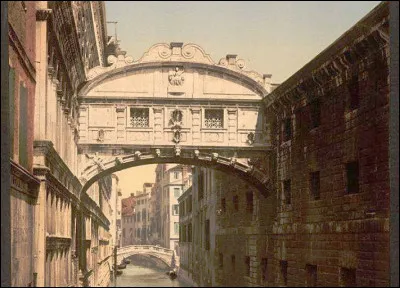Pourquoi ''Le Pont des Soupirs'' s'appelle-t-il ainsi ?