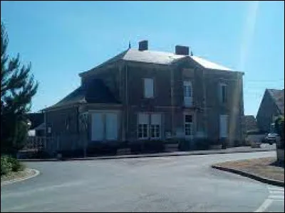 Je vous emmène à Raymond, commune de l'aire d'attraction Berruyère située dans le département ...