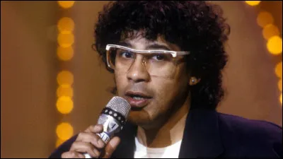 Dans une chanson de 1985, quelle chanteuse britannique demande à Laurent Voulzy d'enlever ses lunettes ?