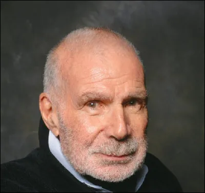 Qui est cet acteur qui joue le rôle d'un officier dans le film ''Le Crabe-Tambour'' de Pierre Schoendoerffer ?