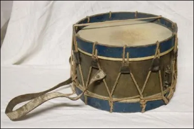 Quel peuple antique a inventé les tambours accordés ?