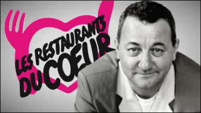De Coluche : Le barbecue, en gros, c'est un appareil qui te permet de manger des saucisses pratiquement crues mais ...