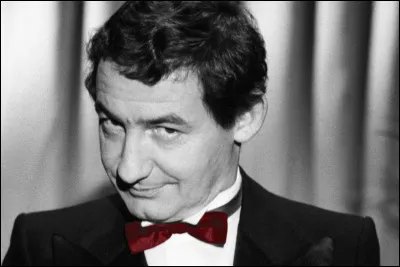Pierre Desproges : Les deux caractéristiques de l'Anglais sont l'humour et le gazon. L'Anglais tond toujours son gazon très court, ce qui permet à ...