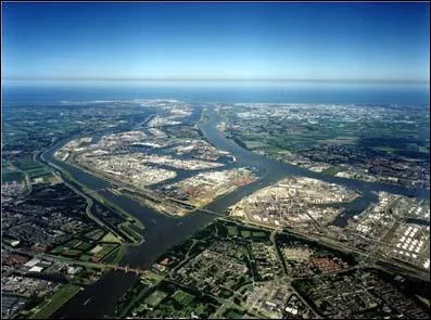 Le plus grand port d'Europe est sans aucun doute celui...