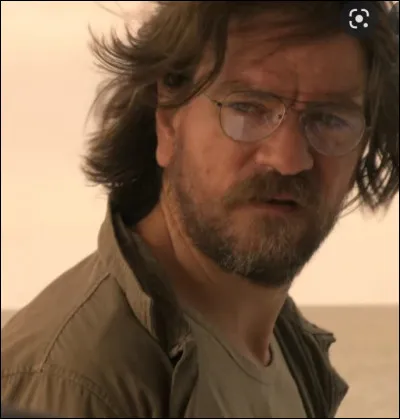 Comment s'appelle le père de John B ?