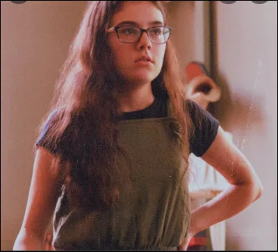 Comment s'appelle la sur de Sarah Cameron ?