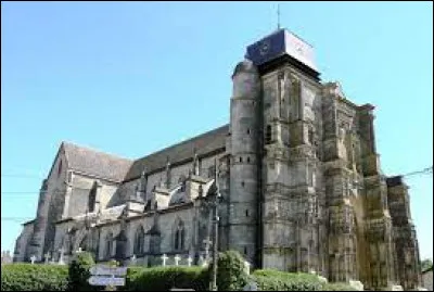 Nous sommes dans le Grand-Est, à Rembercourt-Sommaisne, devant l'église Saint-Louvent. Village de l'aire d'attraction Barisienne, où l'Aisne prend sa source, il se situe dans le département ...