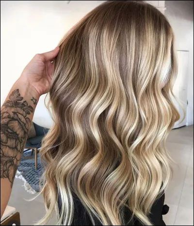 Qui a les cheveux blonds ?