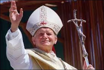 Jean-Paul II : Quelle information est inexacte ?