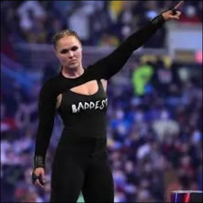 Qui est cette catcheuse ?