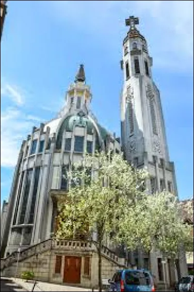 Combien y a-t-il déglises à Vichy ?