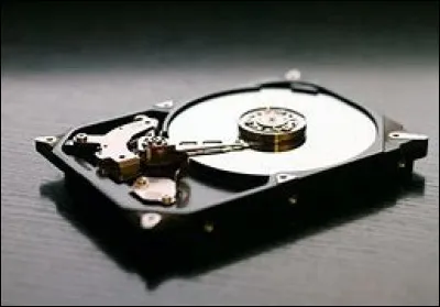 En quelle année a été inventé le disque dur ?