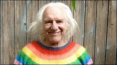 Qui est ce poète, comédien, écrivain, chanteur, auteur de cette citation : ''Dès le moment où nous sortons du ventre de notre mère, nous devenons toutes et tous des émigrés.'' ?