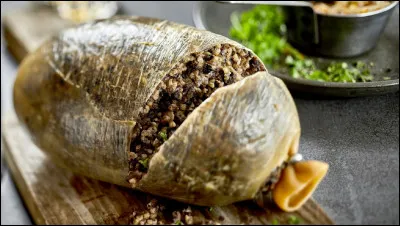 Quel est le nom du plat traditionnel écossais consistant en une panse de brebis farcie d'un hachis à base de viande ?